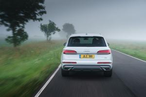 Audi Q7 55 TFSI e Quattro S-Line 2020 года  (UK)